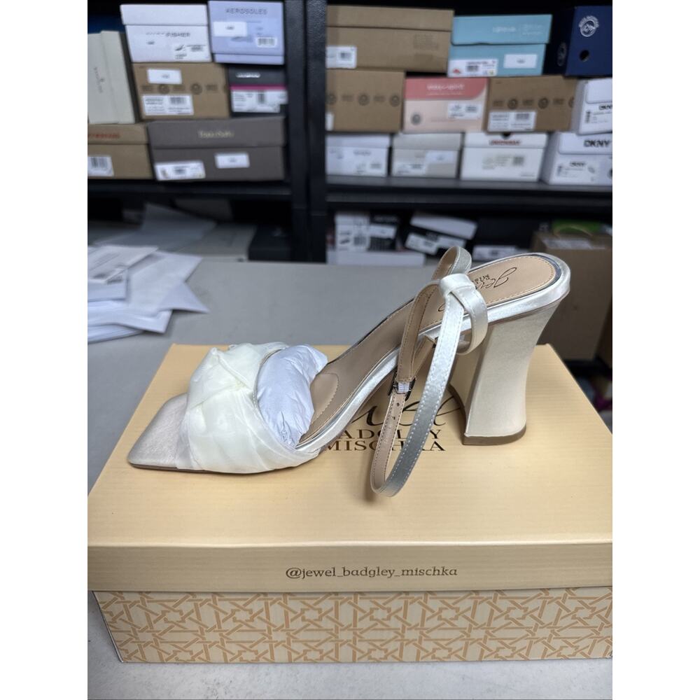 Women's 10 Jewel Badgley Mischka Fayola Dress Knot Sandals Ivory Satin - Picture 2 of 5
